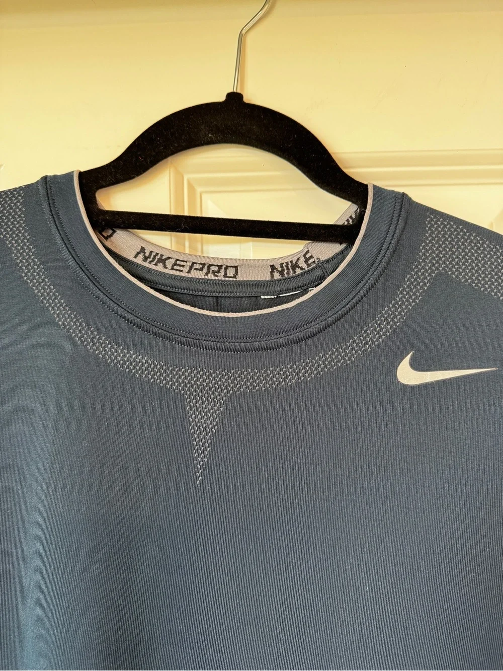 Vintage Nike Pro Fitted Seamless Compression Training Shirt Navy Men’s L